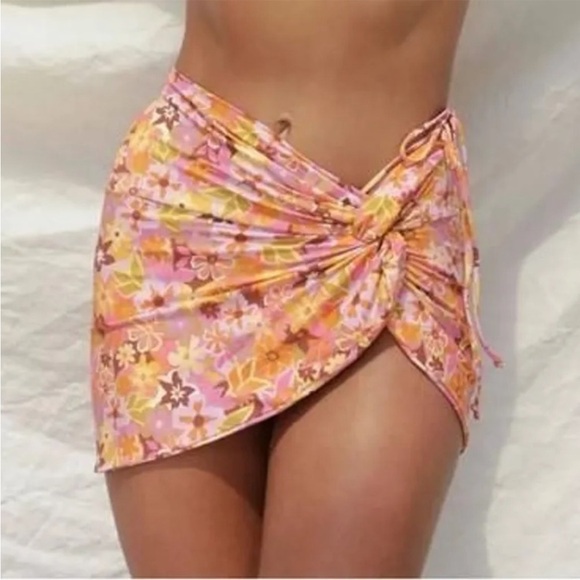 Stone Fox Swim Other - Stone Fox Swim Revolve Selma Retro Pop Sarong